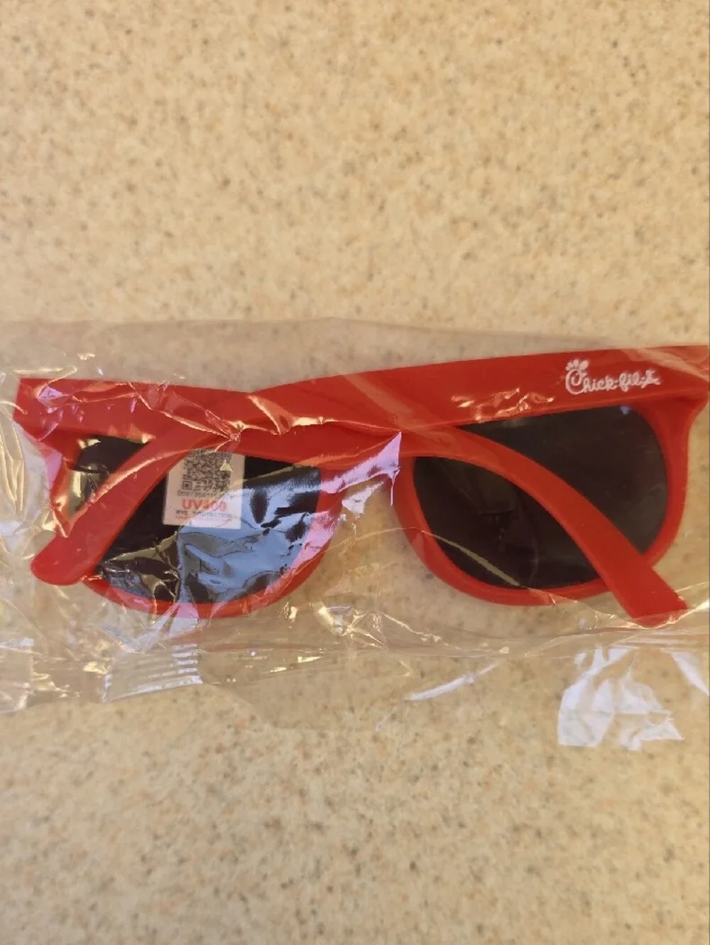NEW Chick-Fil-A Cow Party Bundle 4 Plush Cows 4 Sunglasses Game